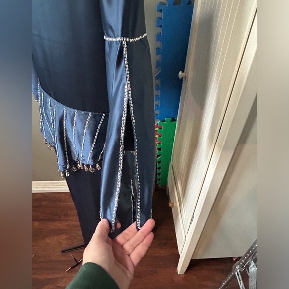 Gently Worn Women’s Large Blue and Silver Saidi dress with Hip Scarf - Picture 6 of 9